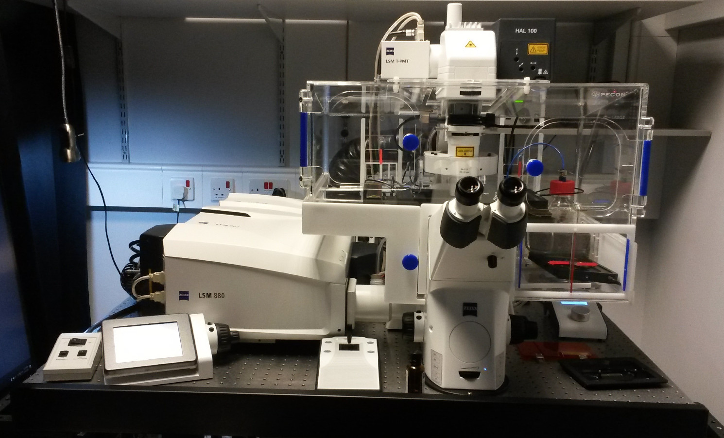 Picture of the Zeiss LSM 880 Confocal Microscope with Airyscan Fast installed at Barts Cancer Institute